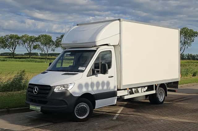 Mercedes-Benz Sprinter (2023) thumbnail 2