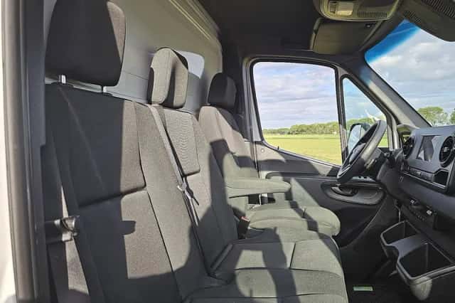 Mercedes-Benz Sprinter (2023) thumbnail 6