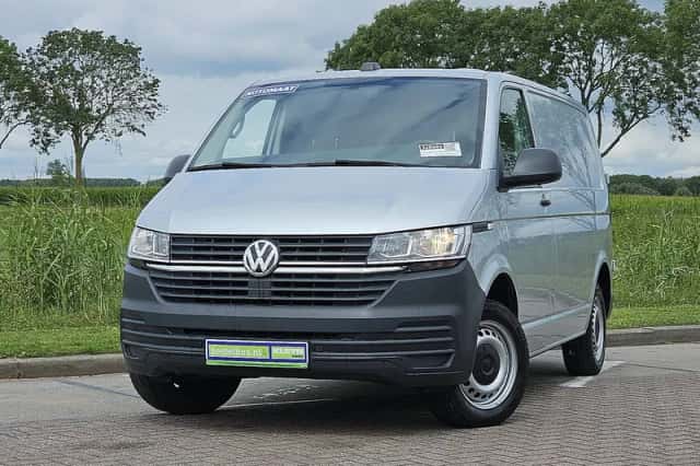 Volkswagen Transporter (2021) thumbnail 1