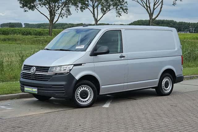 Volkswagen Transporter (2021) thumbnail 2