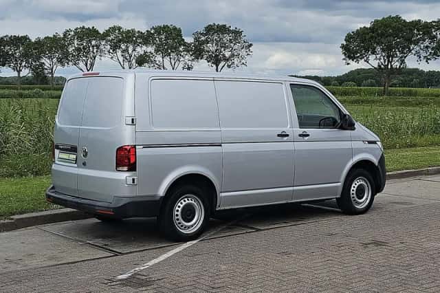 Volkswagen Transporter (2021) thumbnail 3