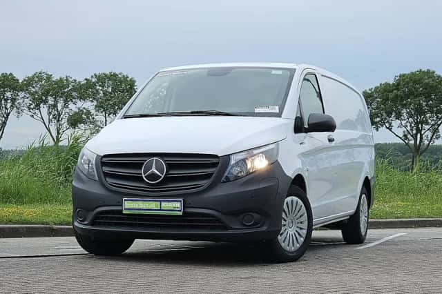 Mercedes-Benz eVito (2024) thumbnail 1