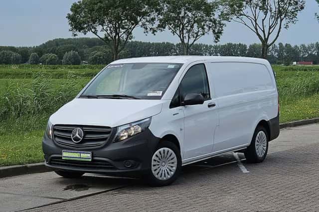 Mercedes-Benz eVito (2024) thumbnail 2