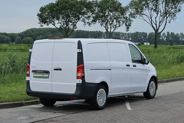 Mercedes-Benz eVito (2024) thumbnail 3