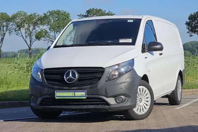 Mercedes-Benz eVito (2024) thumbnail 1