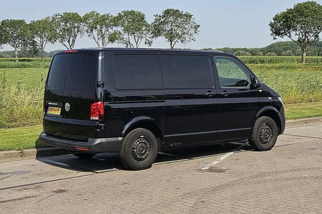 Volkswagen Transporter (2021) thumbnail 3