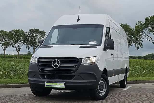 Mercedes-Benz Sprinter (2022) thumbnail 1