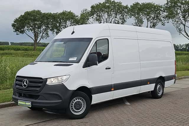 Mercedes-Benz Sprinter (2022) thumbnail 2