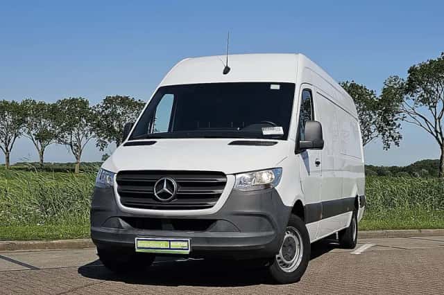 Mercedes-Benz Sprinter (2021) thumbnail 1