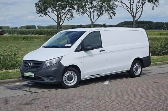Mercedes-Benz Vito (2020) thumbnail 2