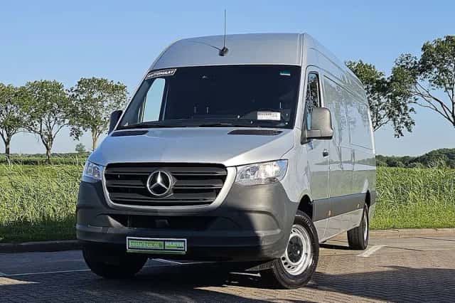 Mercedes-Benz Sprinter (2024) thumbnail 1