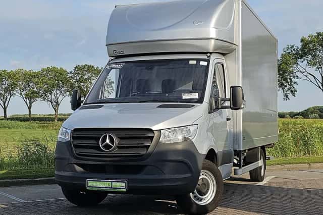 Mercedes-Benz Sprinter (2024) thumbnail 1