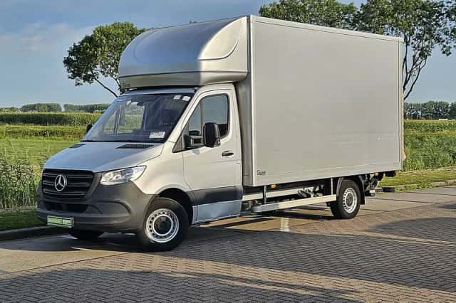 Mercedes-Benz Sprinter (2024) thumbnail 2