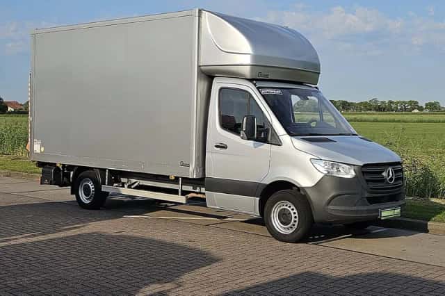 Mercedes-Benz Sprinter (2024) thumbnail 4
