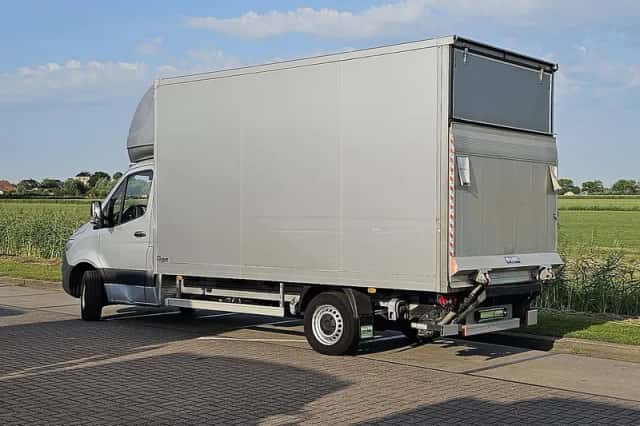 Mercedes-Benz Sprinter (2024) thumbnail 5