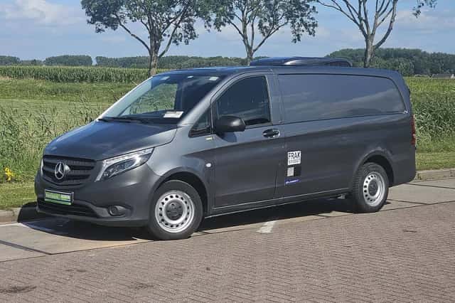Mercedes-Benz Vito (2021) thumbnail 2