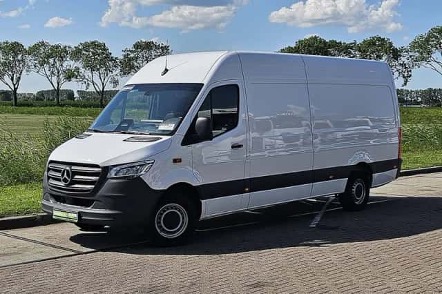 Mercedes-Benz Sprinter (2024) thumbnail 2