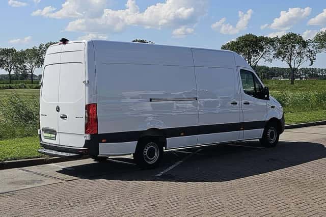 Mercedes-Benz Sprinter (2024) thumbnail 3