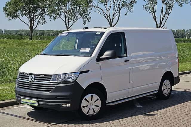 Volkswagen Transporter (2022) thumbnail 2