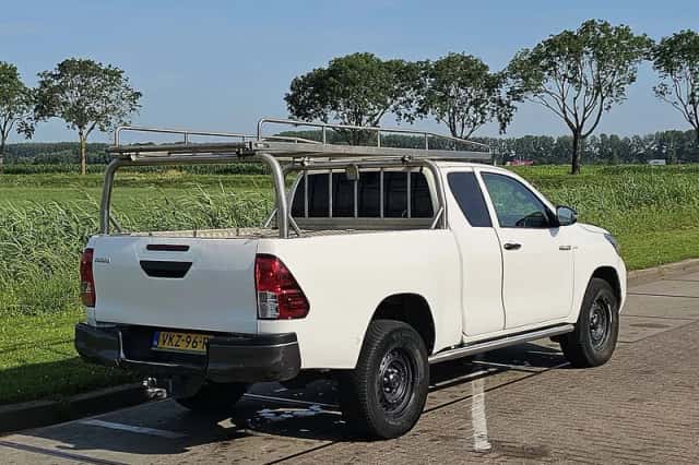 Toyota Hi-Lux (2021) thumbnail 3