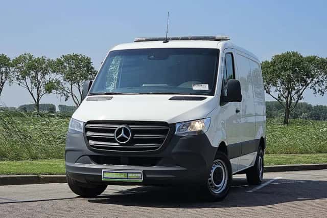 Mercedes-Benz Sprinter (2022) thumbnail 1