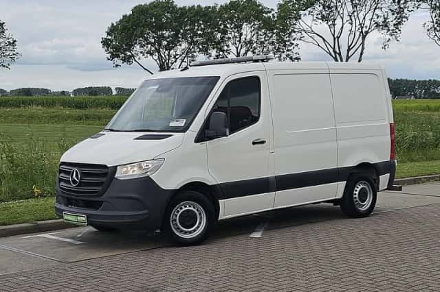 Mercedes-Benz Sprinter (2022) thumbnail 2