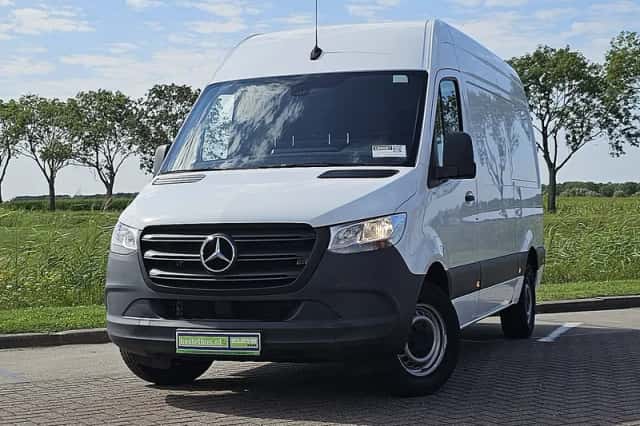 Mercedes-Benz Sprinter (2023) thumbnail 1