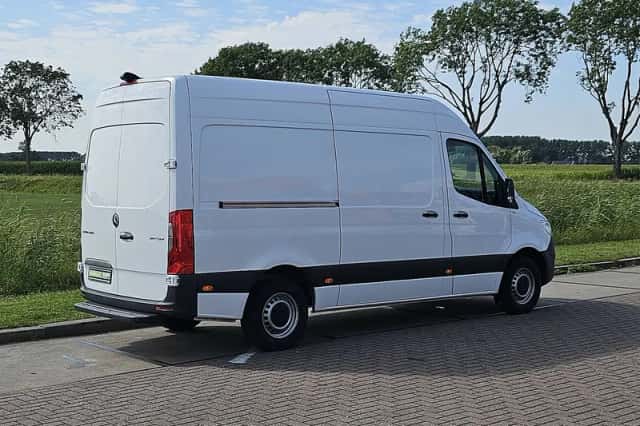 Mercedes-Benz Sprinter (2023) thumbnail 3