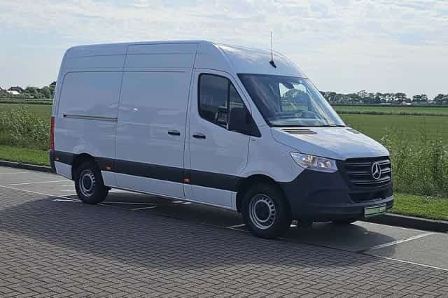 Mercedes-Benz Sprinter (2023) thumbnail 4