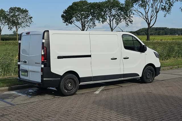 Renault Trafic (2022) thumbnail 3