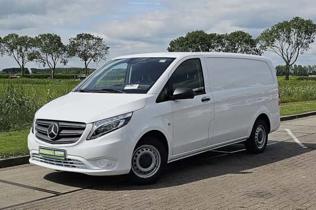 Mercedes-Benz Vito (2022) thumbnail 2