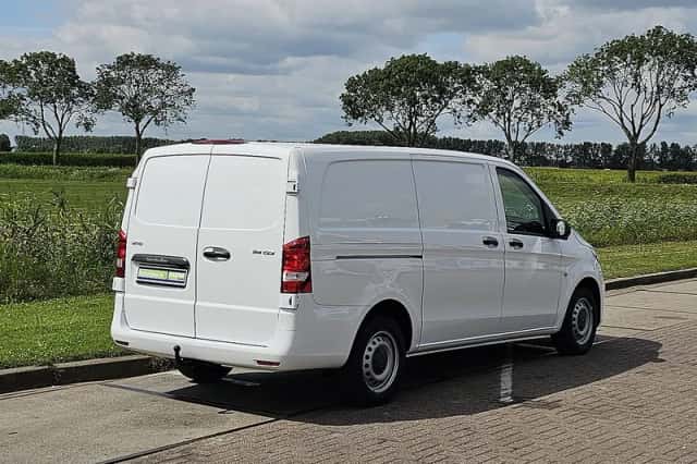Mercedes-Benz Vito (2022) thumbnail 3