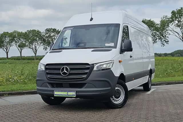 Mercedes-Benz Sprinter (2024) thumbnail 1