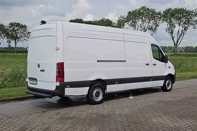 Mercedes-Benz Sprinter (2024) thumbnail 3