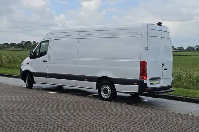 Mercedes-Benz Sprinter (2024) thumbnail 5