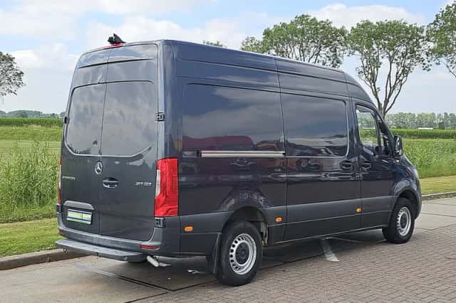 Mercedes-Benz Sprinter (2021) thumbnail 3