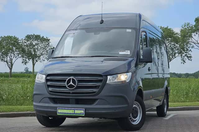 Mercedes-Benz Sprinter (2021) thumbnail 1