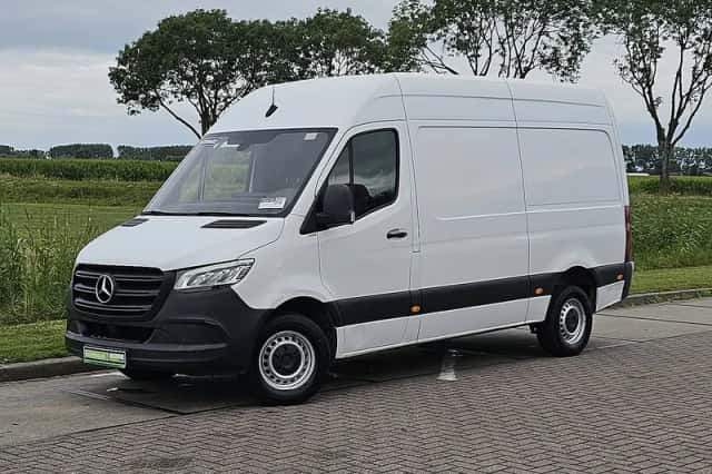 Mercedes-Benz Sprinter (2021) thumbnail 2