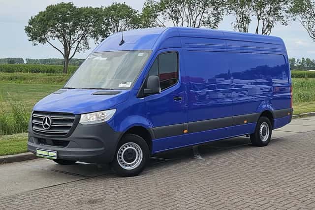 Mercedes-Benz Sprinter (2024) thumbnail 2
