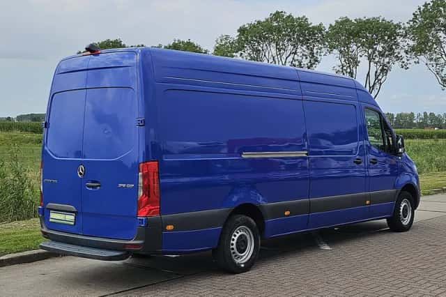 Mercedes-Benz Sprinter (2024) thumbnail 3