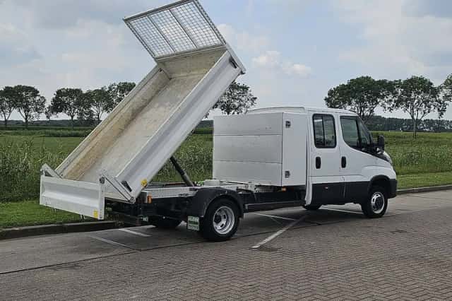 Iveco Daily (2022) thumbnail 3
