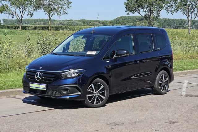 Mercedes-Benz EQT (2025) thumbnail 2