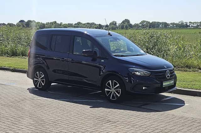 Mercedes-Benz EQT (2025) thumbnail 4