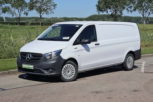 Mercedes-Benz eVito (2024) thumbnail 2