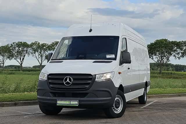 Mercedes-Benz Sprinter (2024) thumbnail 1