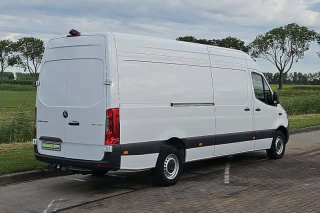 Mercedes-Benz Sprinter (2024) thumbnail 3