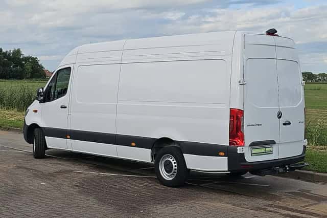 Mercedes-Benz Sprinter (2024) thumbnail 5
