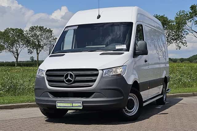 Mercedes-Benz Sprinter (2023) thumbnail 1