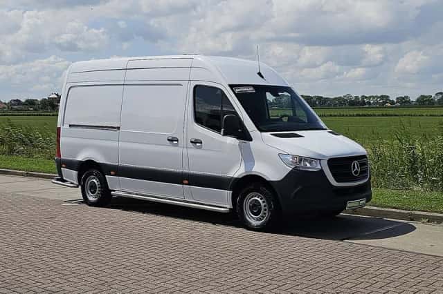 Mercedes-Benz Sprinter (2023) thumbnail 4