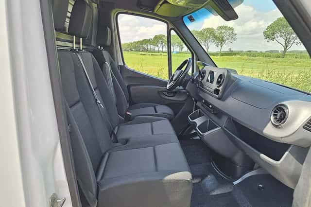 Mercedes-Benz Sprinter (2023) thumbnail 6